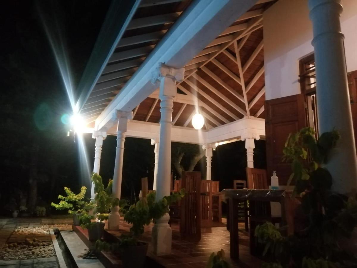 Tranquility Guest House Хиккадува Экстерьер фото