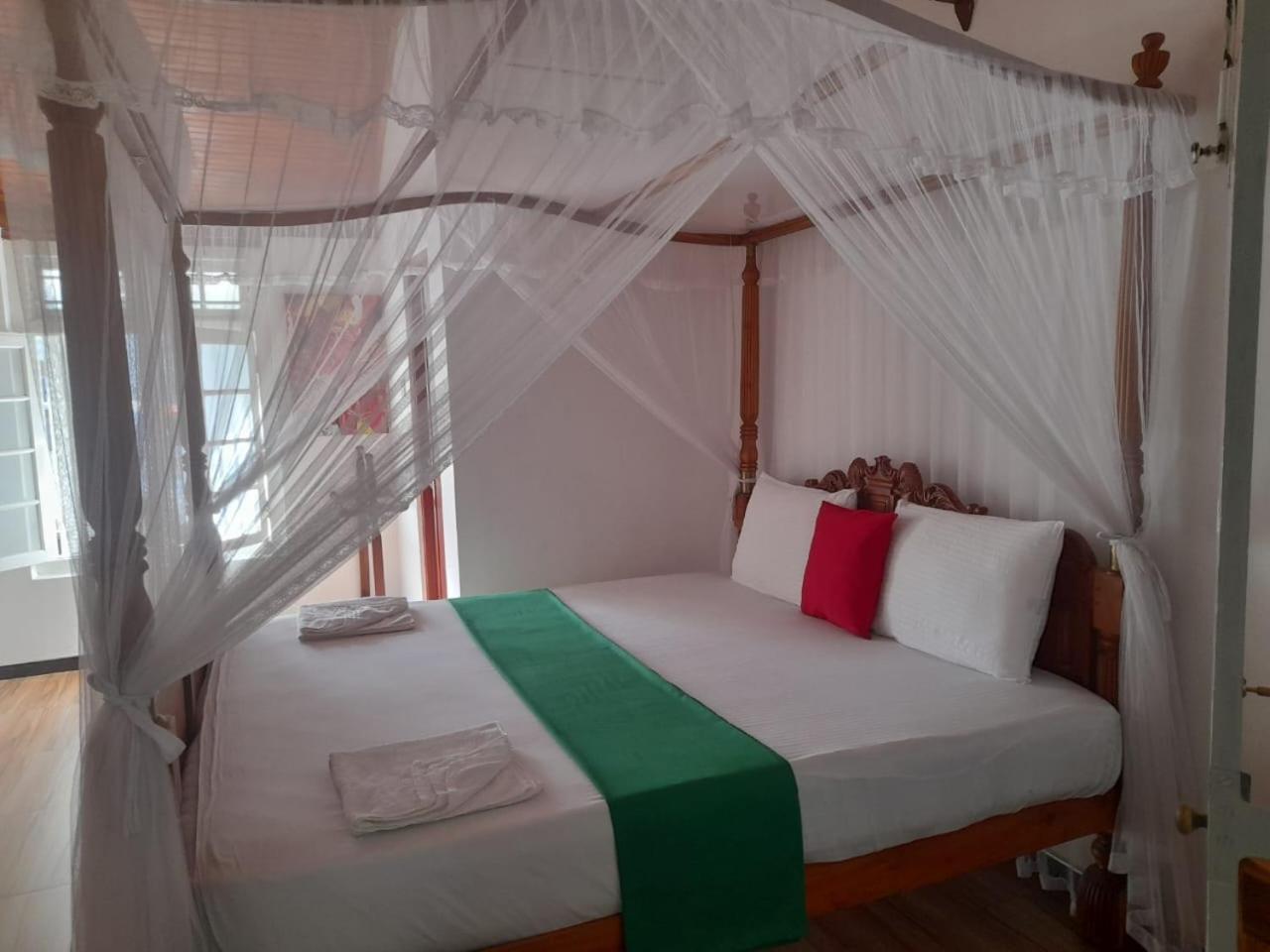Tranquility Guest House Хиккадува Экстерьер фото