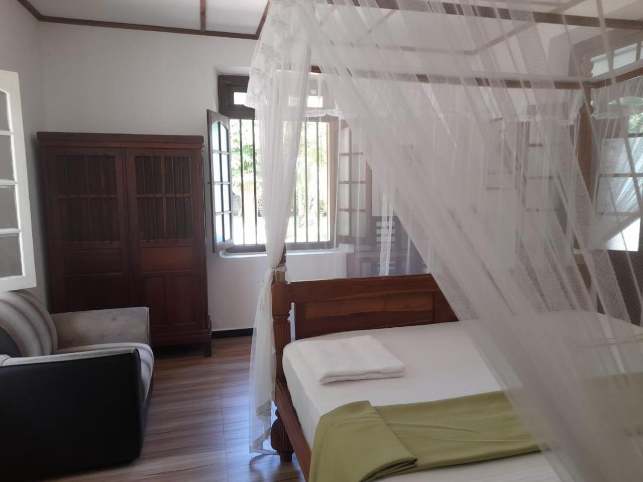 Tranquility Guest House Хиккадува Экстерьер фото