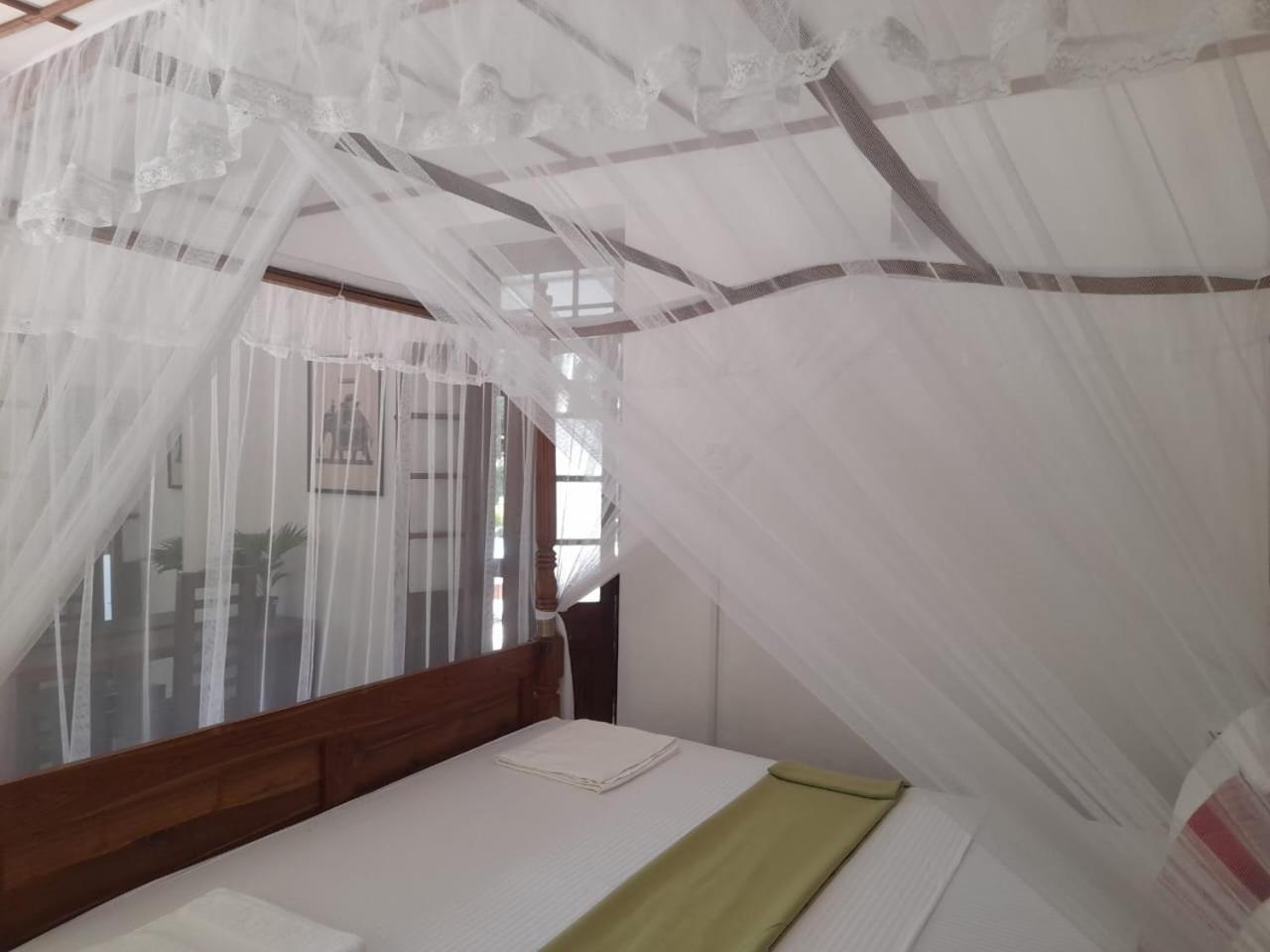 Tranquility Guest House Хиккадува Экстерьер фото