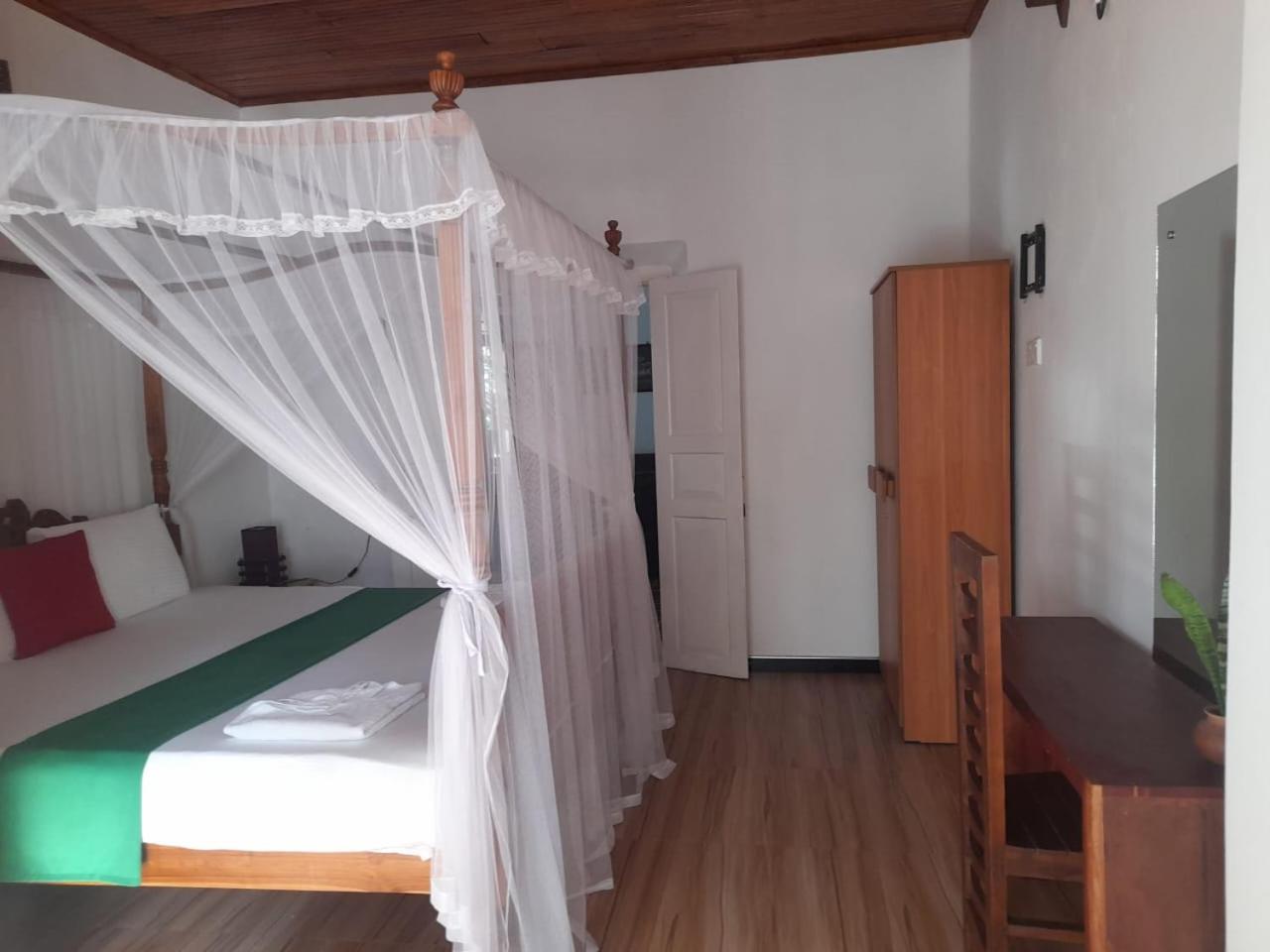 Tranquility Guest House Хиккадува Экстерьер фото