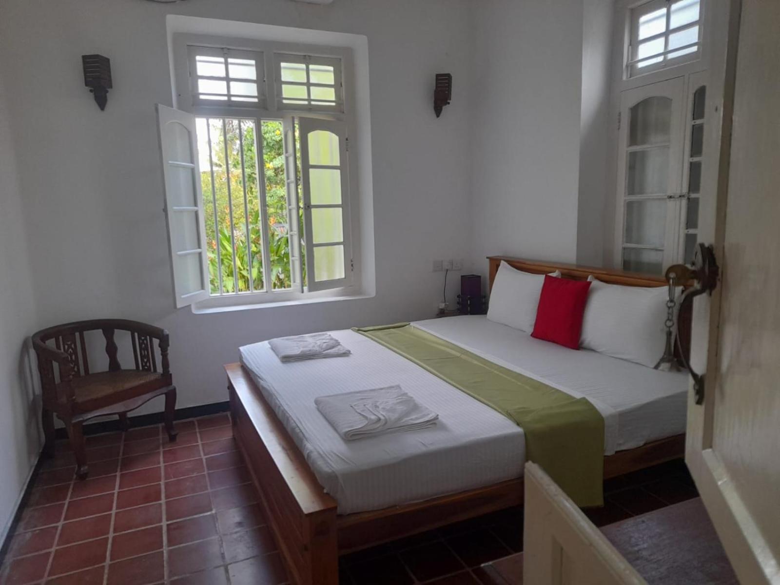 Tranquility Guest House Хиккадува Экстерьер фото
