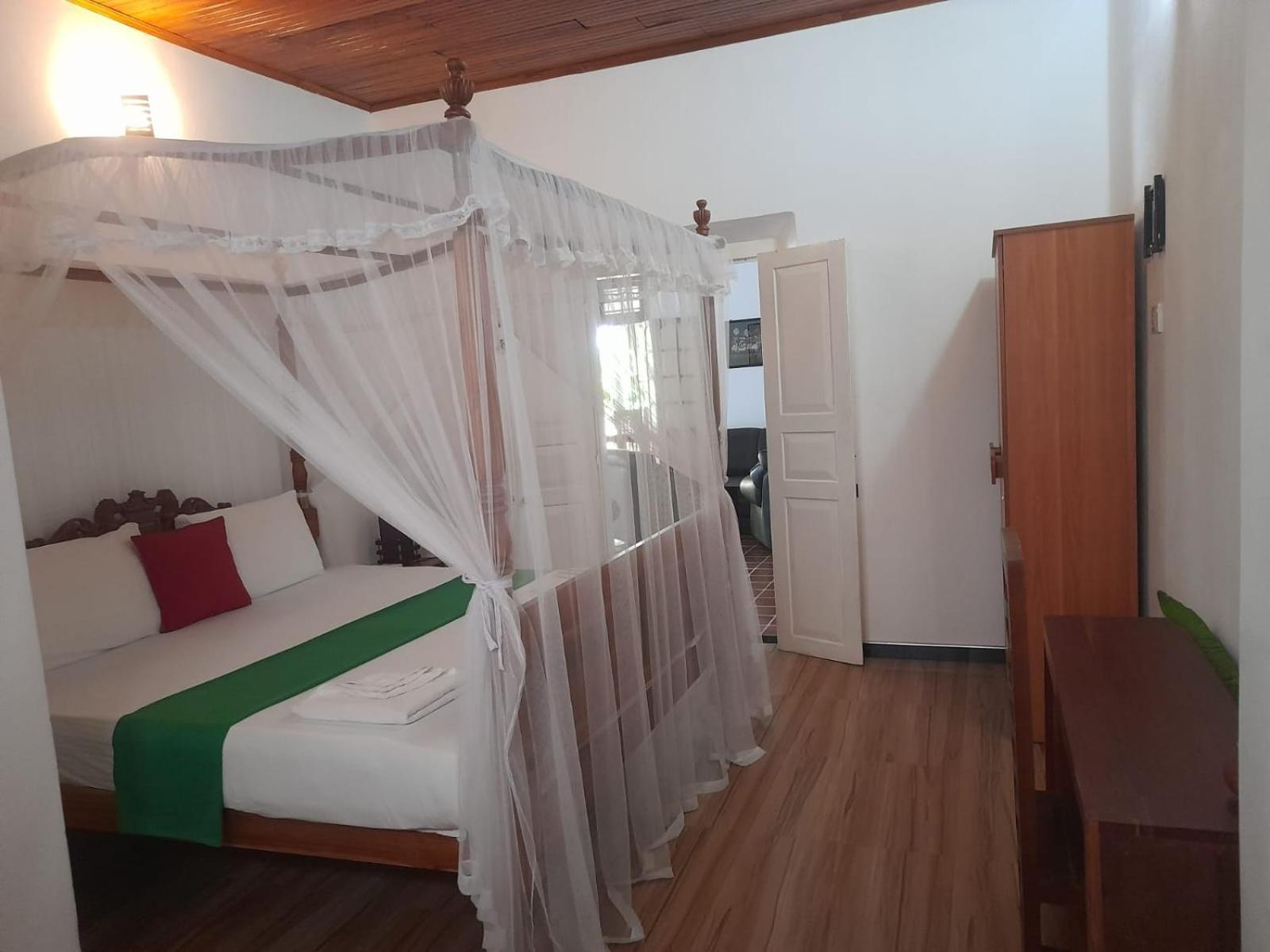Tranquility Guest House Хиккадува Экстерьер фото