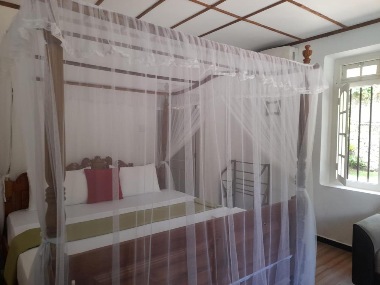Tranquility Guest House Хиккадува Экстерьер фото