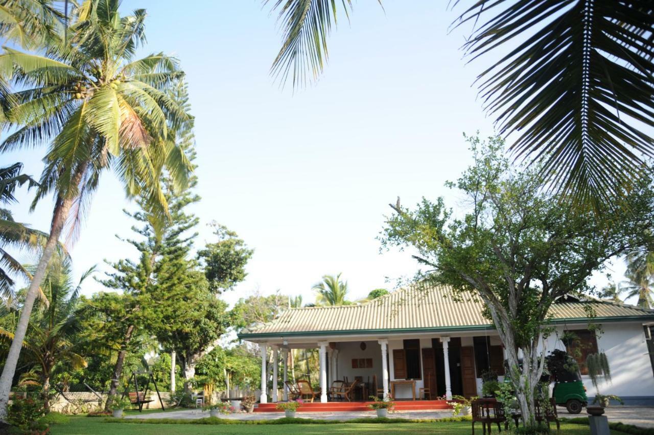 Tranquility Guest House Хиккадува Экстерьер фото
