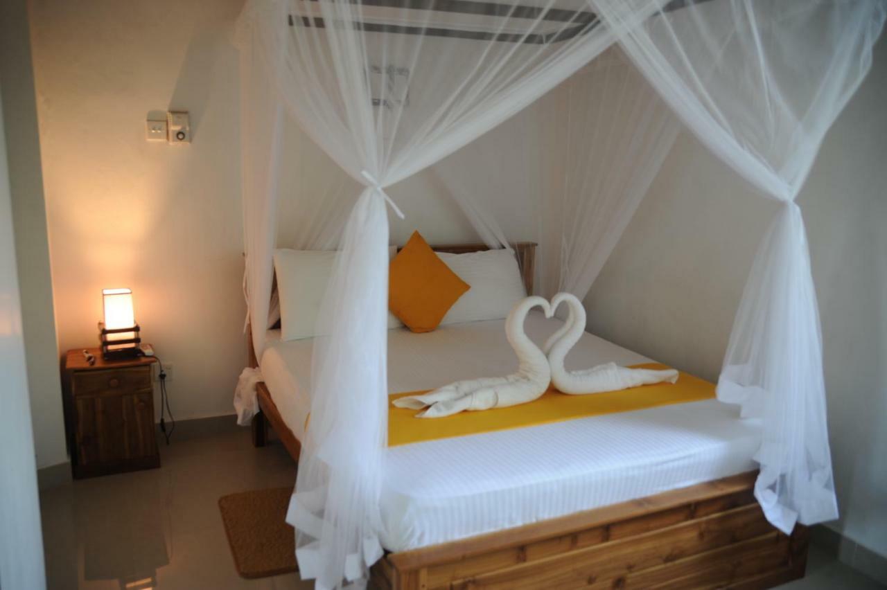 Tranquility Guest House Хиккадува Экстерьер фото