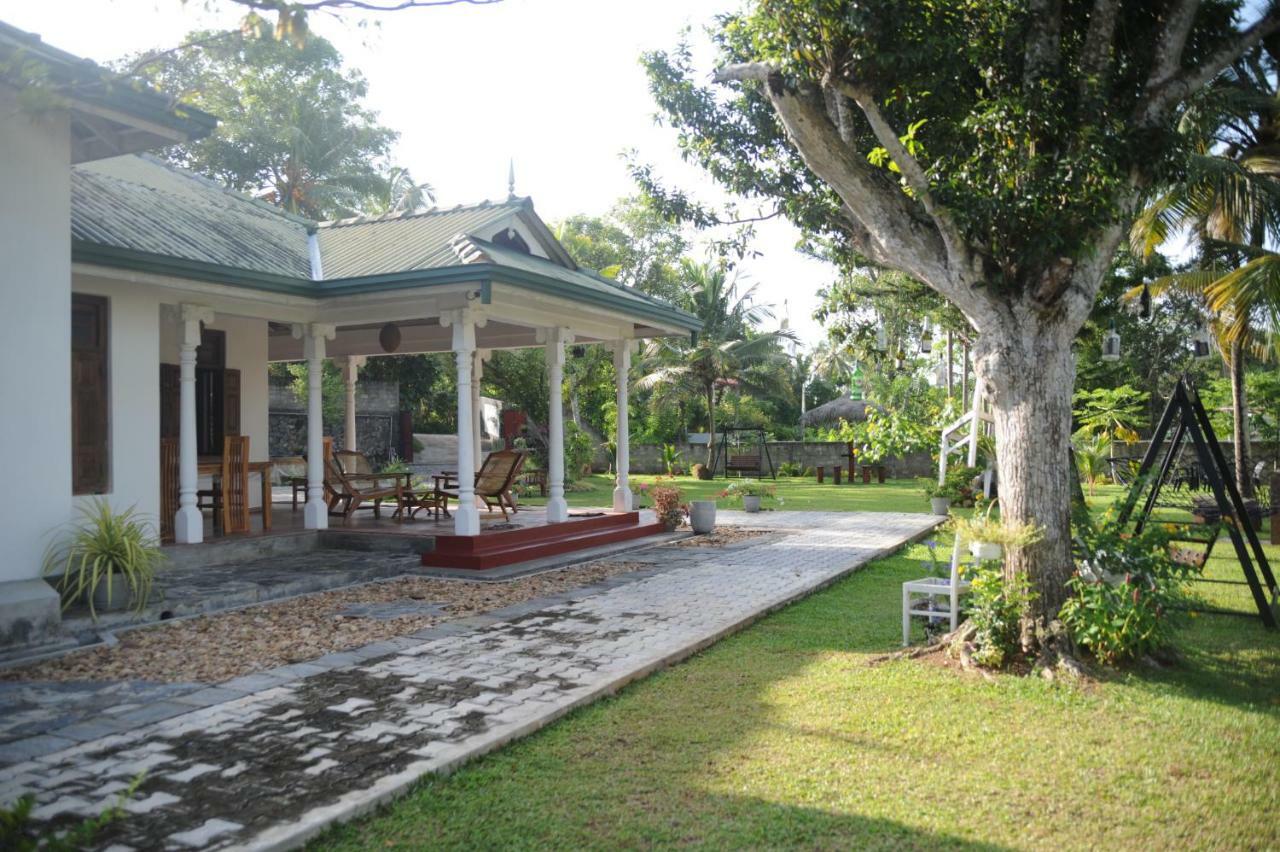 Tranquility Guest House Хиккадува Экстерьер фото